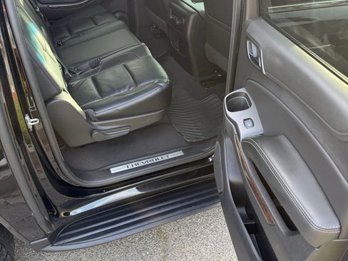 Used 2019 Chevrolet Suburban LT image 13