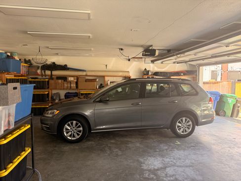 Used 2018 Volkswagen Golf S FWD image 2
