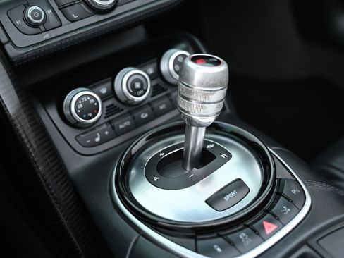 Used 2015 Audi R8 V10 image 19