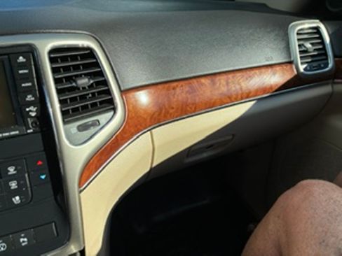 Used 2013 Jeep Grand Cherokee Limited w/ Luxury Group II AWD/4WD image 6