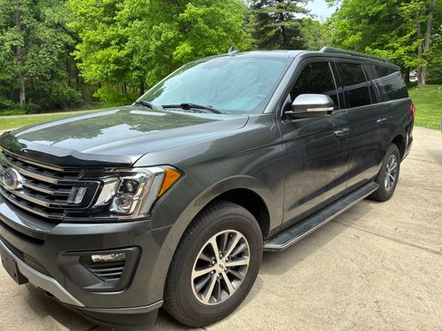 Used 2018 Ford Expedition Max XLT w/ Equipment Group 202A AWD/4WD image 2