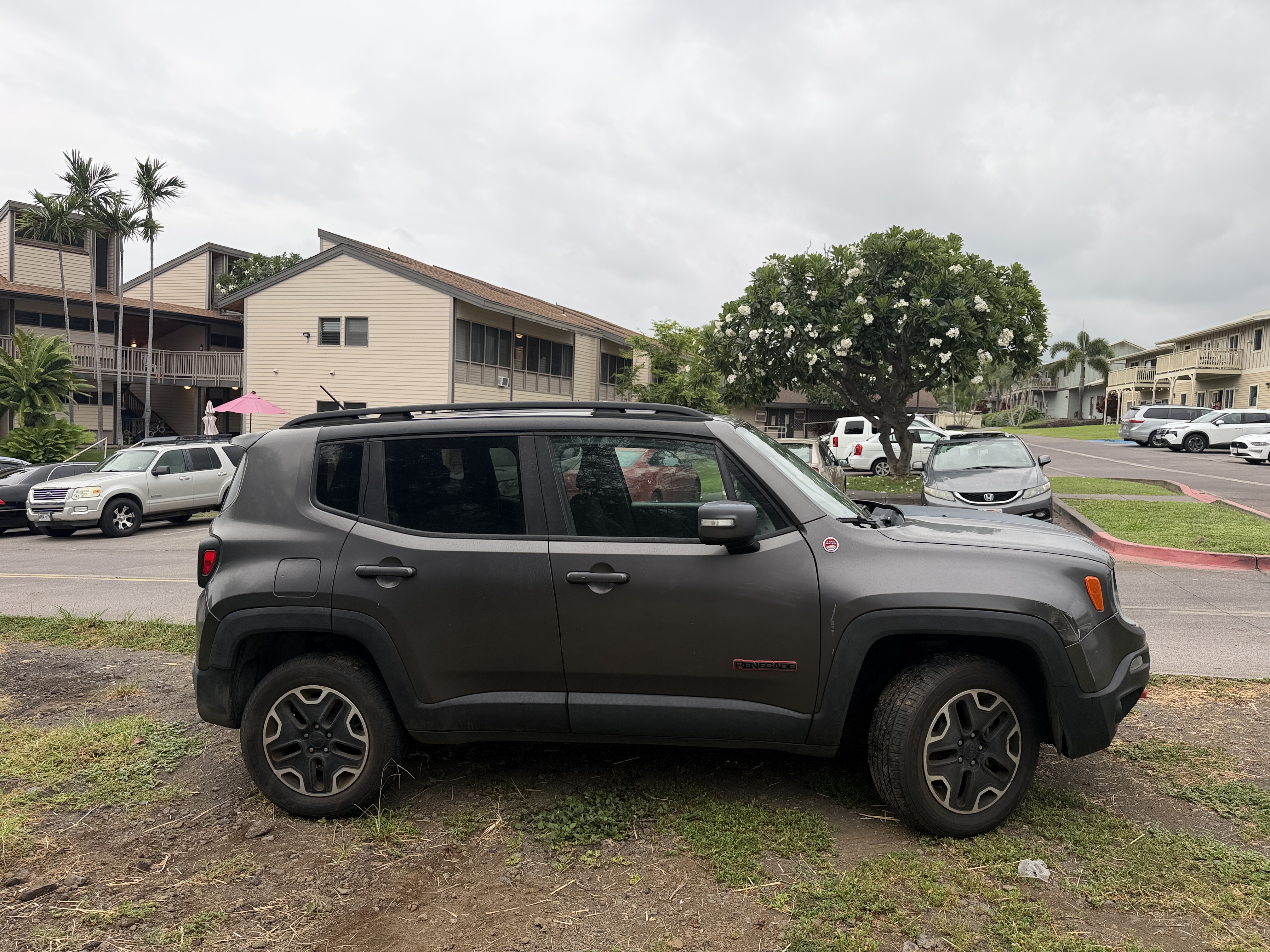 Used 2017 Jeep Renegade Trailhawk AWD/4WD image 13