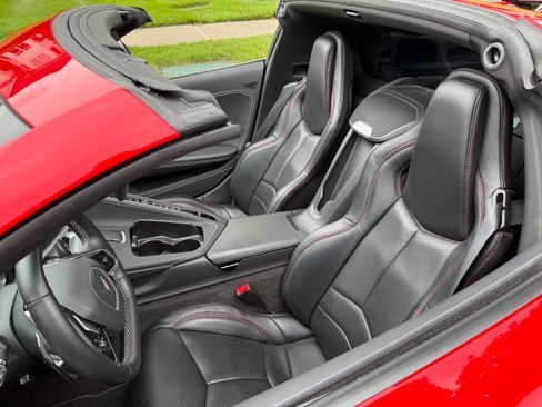 Used 2024 Chevrolet Corvette Stingray Coupe w/ Z51 Performance Package RWD image 18