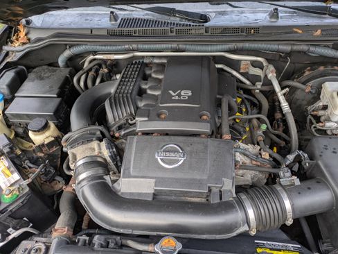 Used 2011 Nissan Frontier SV w/ SV Premium Utility Pkg image 12