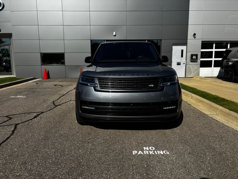 Used 2023 Land Rover Range Rover SE AWD/4WD image 2