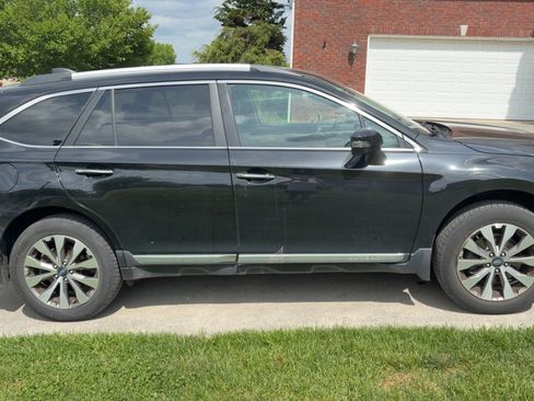 Used 2017 Subaru Outback 2.5i Touring image 2