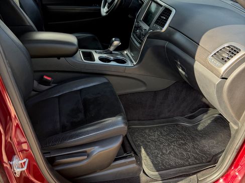 Used 2018 Jeep Grand Cherokee Altitude image 11