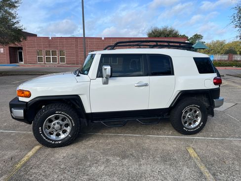 Used 2012 Toyota FJ Cruiser Sport Utility 2D w/ Upgrade Pkg image 1