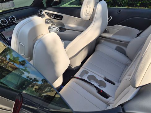Used 2025 Mercedes-Benz CLE 300 4MATIC Cabriolet image 11