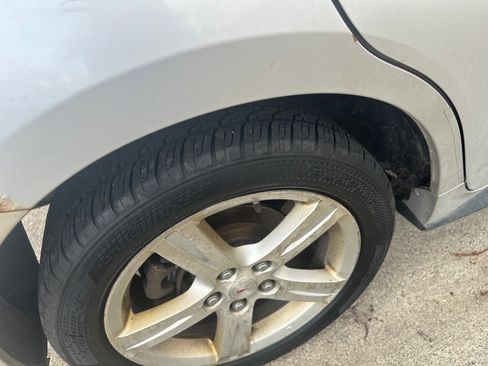 Used 2009 Pontiac Vibe w/ Sun And Sound Package image 8