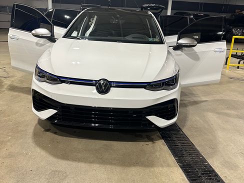 Used 2023 Volkswagen Golf R image 9