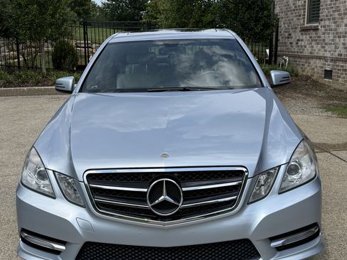 Used 2013 Mercedes-Benz E 350 4MATIC Sedan image 2