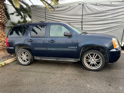 Used 2007 GMC Yukon SLE RWD image 1