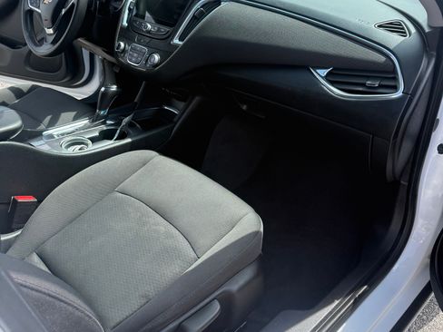 Used 2019 Chevrolet Malibu LT FWD image 9