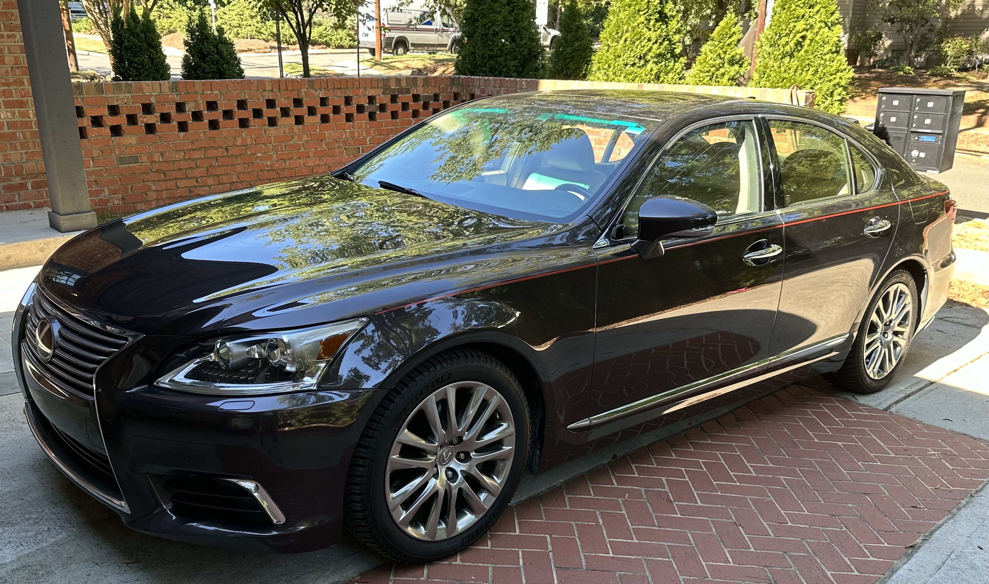 Used 2014 Lexus LS 460 AWD w/ Comfort Package image 4
