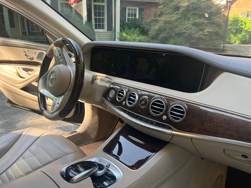Used 2019 Mercedes-Benz S 560 Sedan image 15