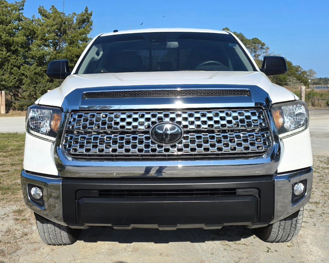 Used 2018 Toyota Tundra SR5 w/ SR5 Upgrade Package RWD image 1