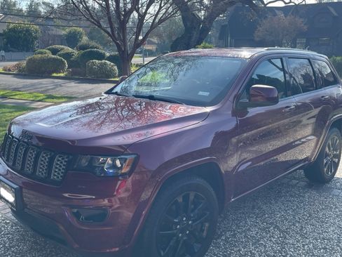 Used 2019 Jeep Grand Cherokee Altitude image 8