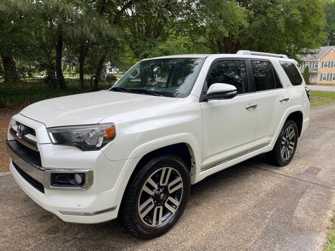 Used 2015 Toyota 4Runner Limited AWD/4WD image 4
