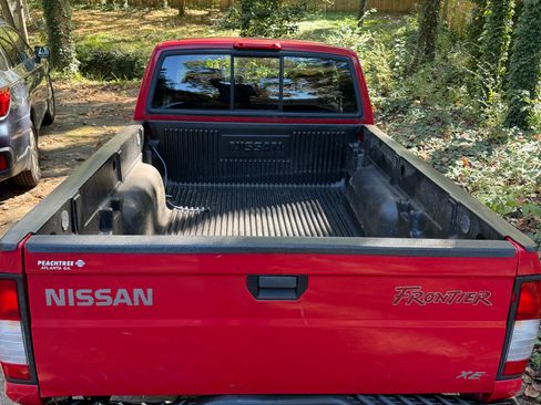Used 1999 Nissan Frontier SE image 2