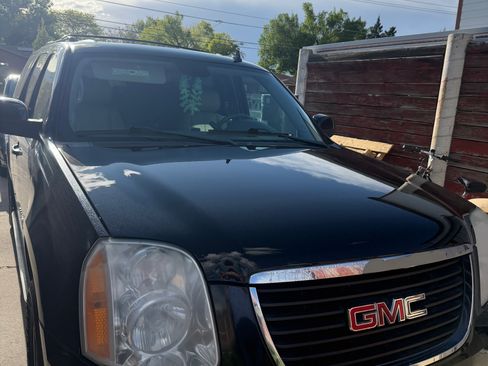 Used 2011 GMC Yukon XL SLT w/ SLT-2 Equipment Package AWD/4WD image 1