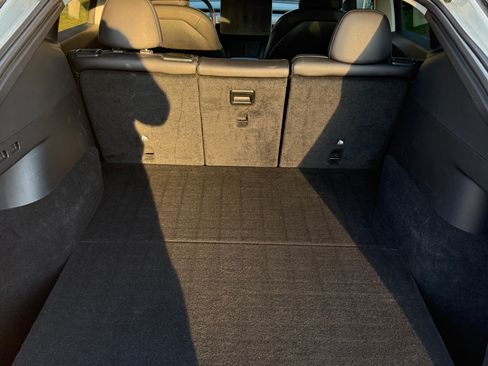 Used 2021 Tesla Model Y Long Range image 9