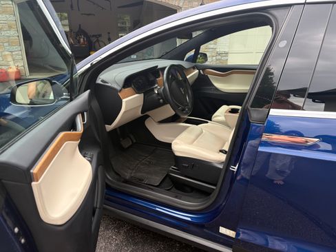 Used 2020 Tesla Model X Long Range AWD/4WD image 11