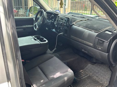 Used 2011 Chevrolet Silverado 1500 LT w/ Interior Plus Package AWD/4WD image 13