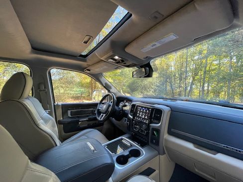 Used 2018 RAM 3500 Laramie Longhorn image 9