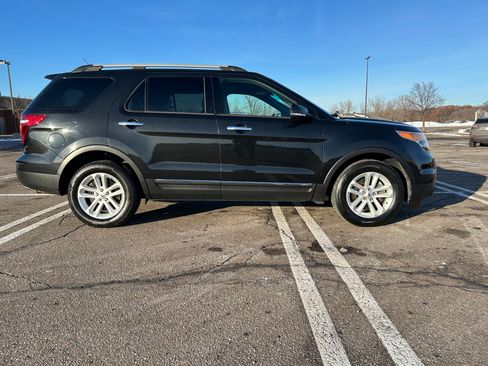 Used 2014 Ford Explorer XLT w/ Equipment Group 202A image 8