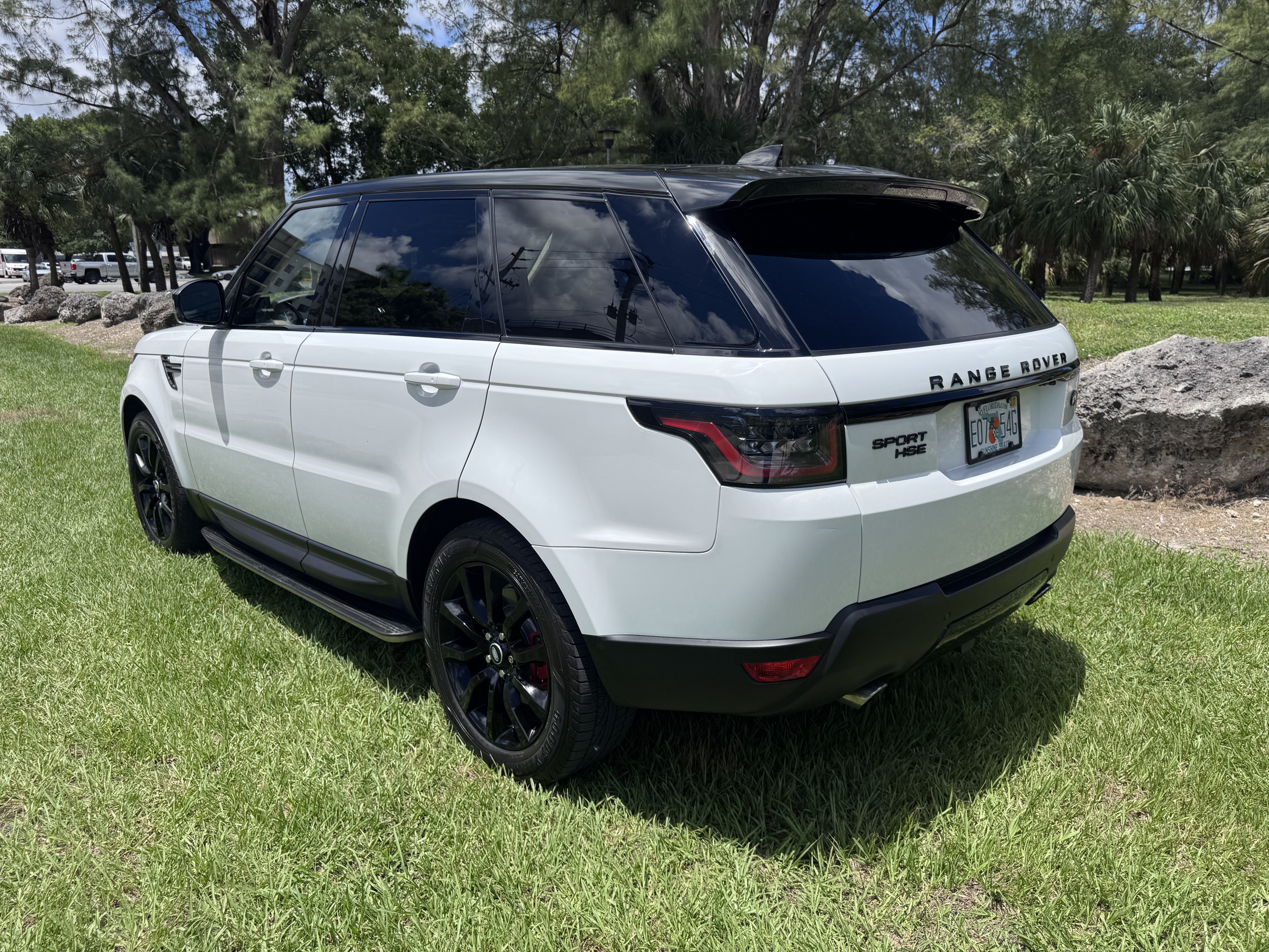 Used 2017 Land Rover Range Rover Sport HSE AWD/4WD image 6
