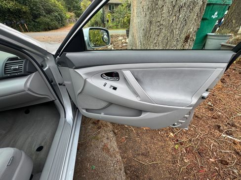 Used 2010 Toyota Camry Hybrid image 8