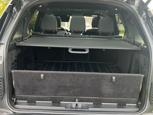 Used 2020 Land Rover Discovery HSE image 15