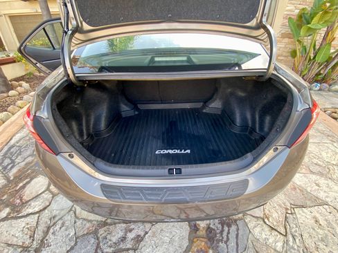 Used 2018 Toyota Corolla LE image 19