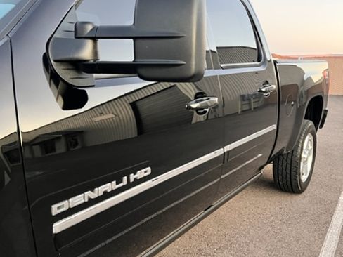 Used 2014 GMC Sierra 2500 Denali w/ Suspension Package, Off-Road image 11