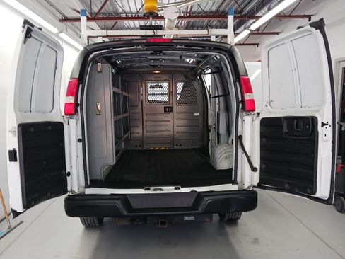 Used 2018 Chevrolet Express 2500 w/ Driver Convenience Package image 20