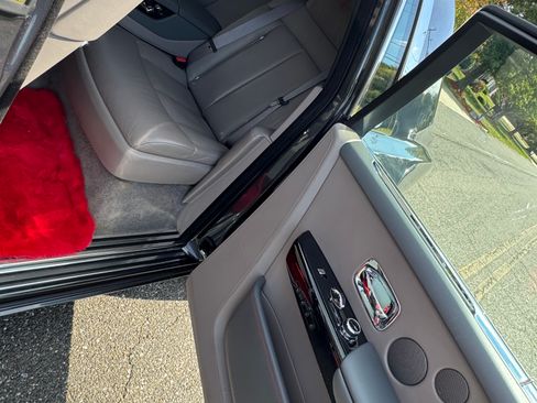 Used 2018 Rolls-Royce Phantom Sedan image 27