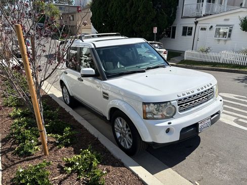 Used 2011 Land Rover LR4 HSE image 2