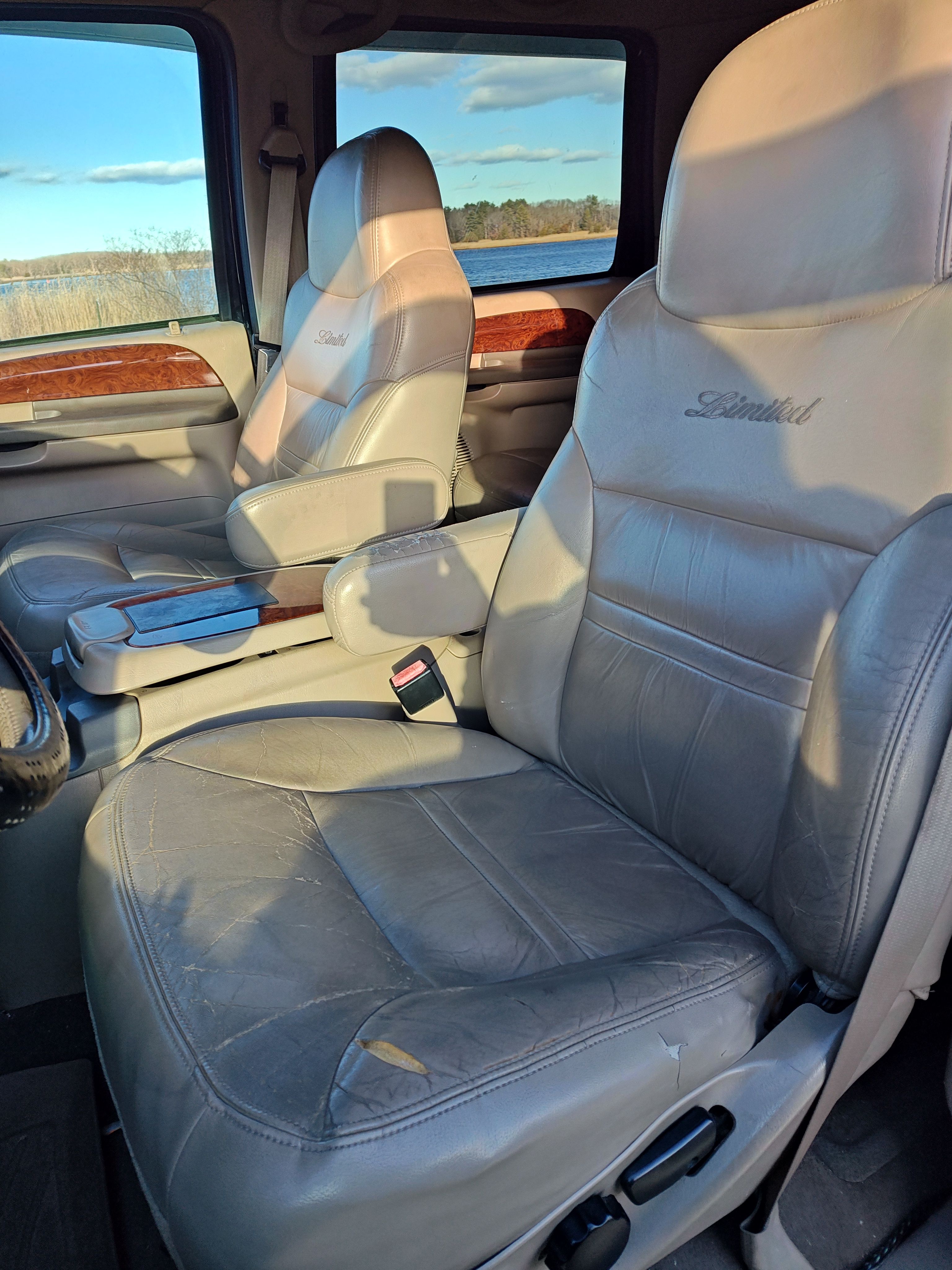 Used 2001 Ford Excursion Limited AWD/4WD image 18