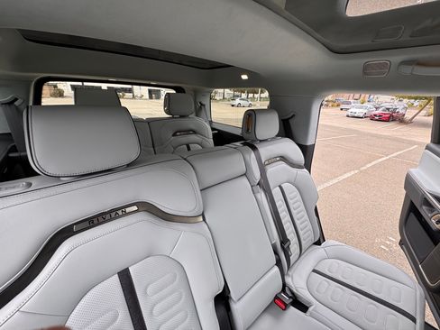 Used 2023 Rivian R1S Adventure AWD/4WD image 16