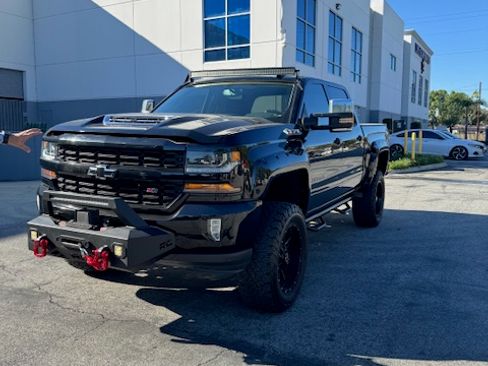 Used 2018 Chevrolet Silverado 1500 LT w/ All Star Edition image 2
