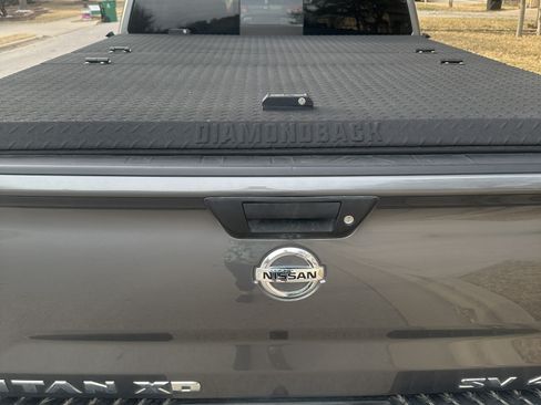 Used 2019 Nissan Titan SV image 9