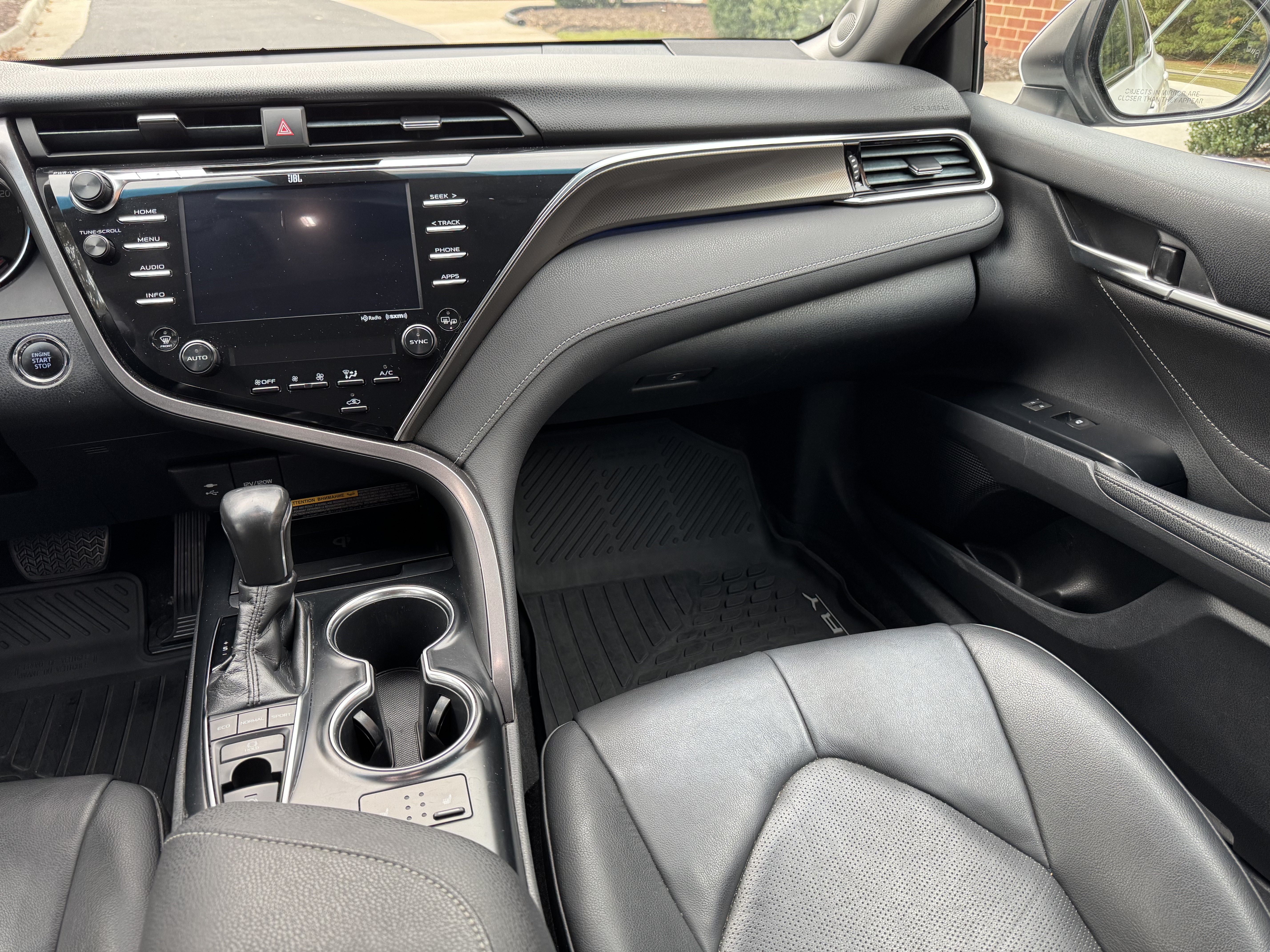 Used 2018 Toyota Camry XSE FWD image 14