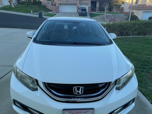 Used 2013 Honda Civic Hybrid Sedan image 2