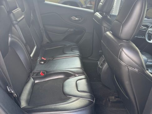 Used 2019 Jeep Cherokee Latitude Plus image 9