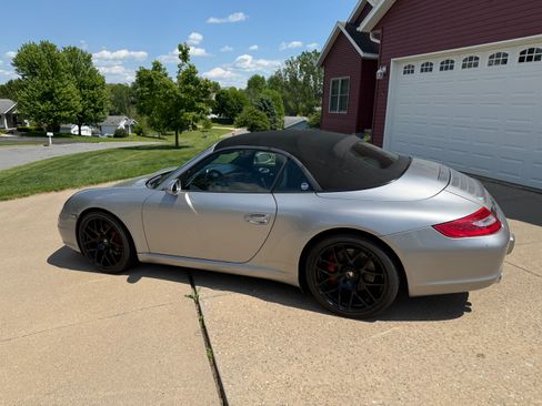 Used 2006 Porsche 911 Carrera S RWD image 2