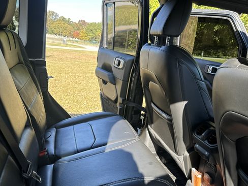 Used 2022 Jeep Wrangler Unlimited Sahara w/ Cold Weather Group image 17