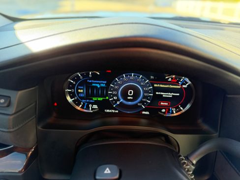 Used 2018 Cadillac Escalade Luxury image 2