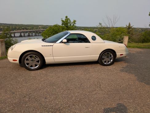 Used 2003 Ford Thunderbird image 11