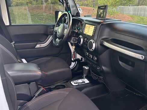 Used 2013 Jeep Wrangler Unlimited Sahara w/ Dual Top Group image 15